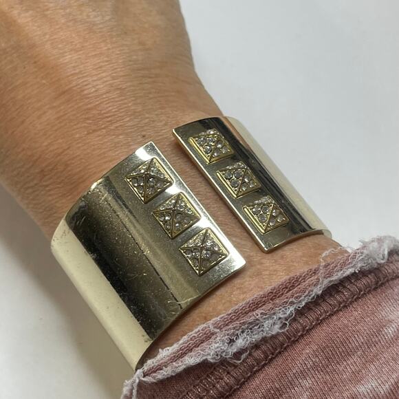 Victoria's Secret gold tone cuff bracelet hinged rhinestone trendy boho versatil - Picture 1 of 10